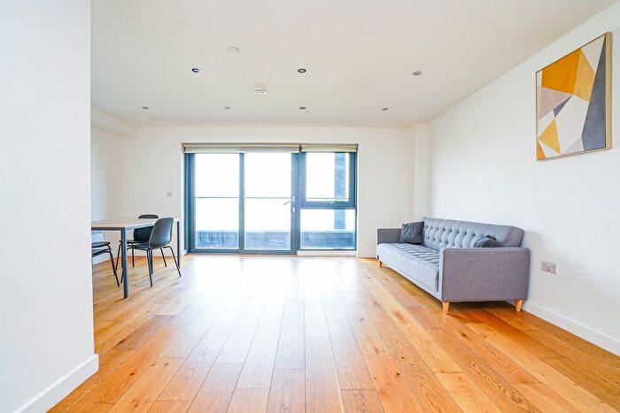 3 Bedroom Flat To Rent In Goodman Street, Leeds, LS10