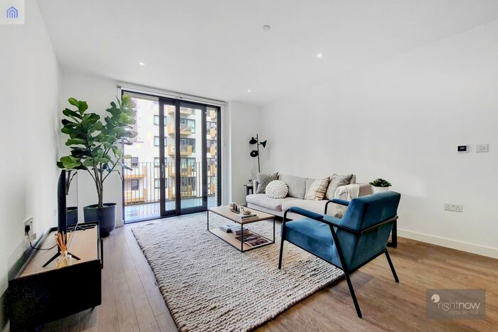 3 Bedroom Flat To Rent In Vanguard Way, London, E17