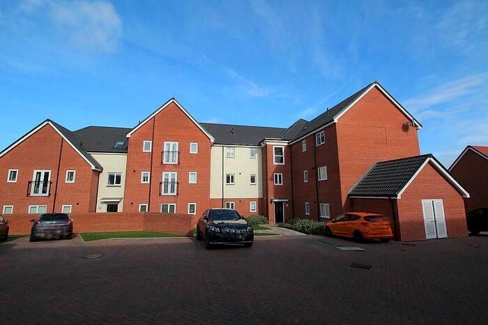 2 Bedroom Flat To Rent In School Avenue, Basildon, SS15