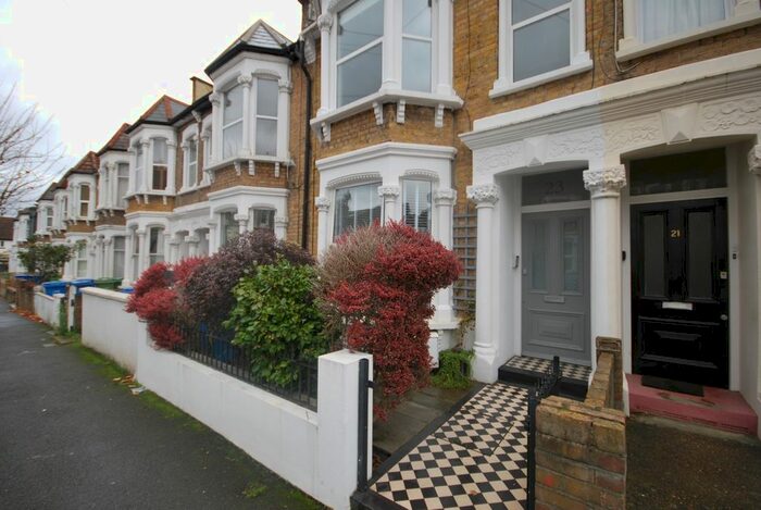 3 Bedroom Flat To Rent In Keston Road, London, SE15