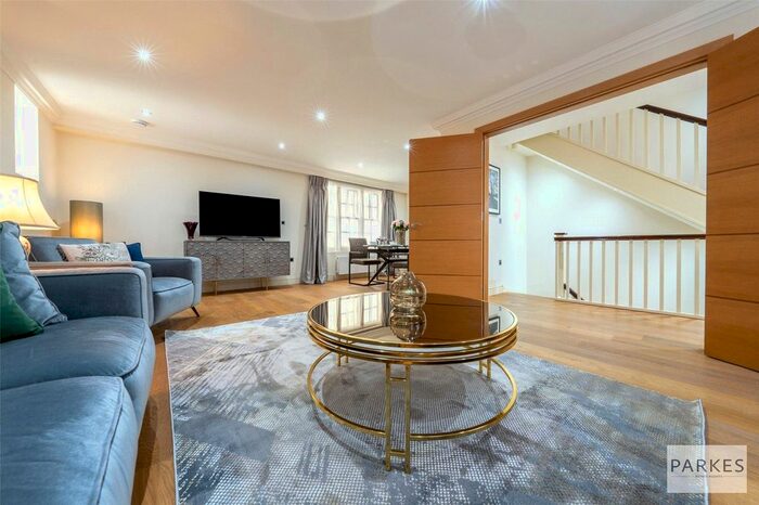 3 Bedroom Detached House To Rent In Shepherd Street, Mayfair, London, W1J