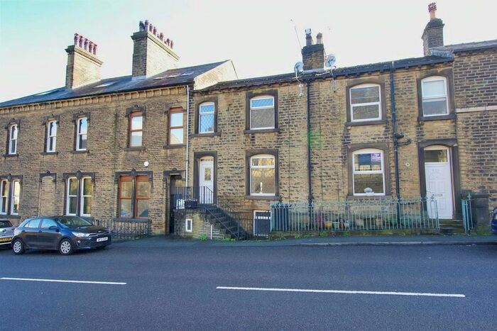 2 Bedroom Property To Rent In Stainland Road, Holywell Green, Halifax, HX4
