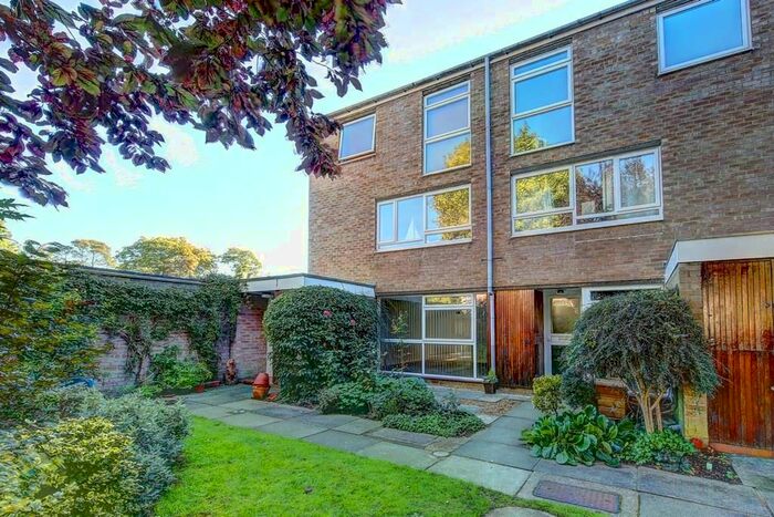 2 Bedroom Maisonette To Rent In Harrowdene Gardens, Teddington, TW11