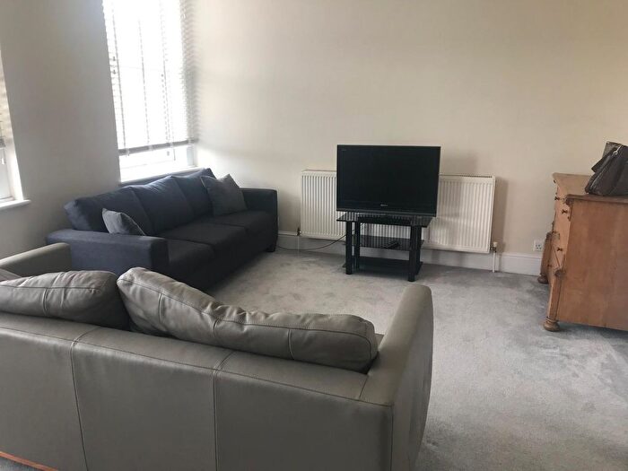2 Bedroom Flat To Rent In Eversleigh Road, London, N3
