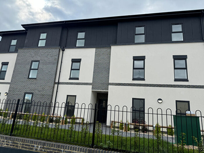 2 Bedroom Apartment To Rent In Garsington Road, Oxford, Oxfordshire, OX4