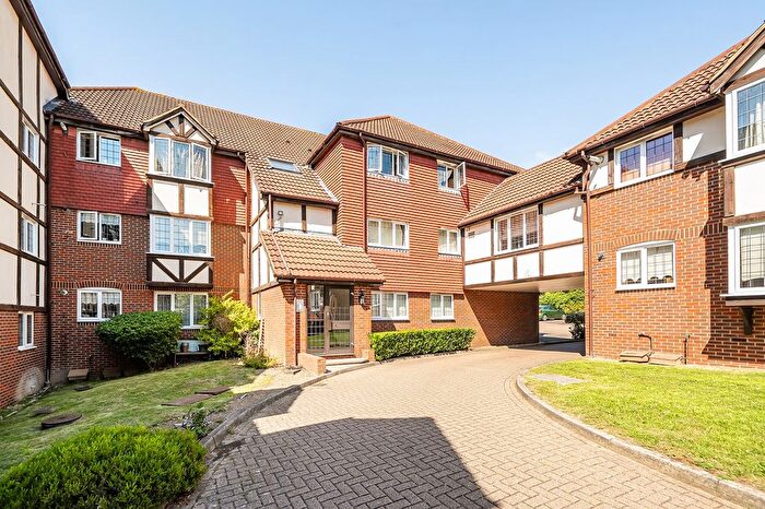 2 Bedroom Flat For Sale In Priory Field Drive, Edgware, Greater London., HA8