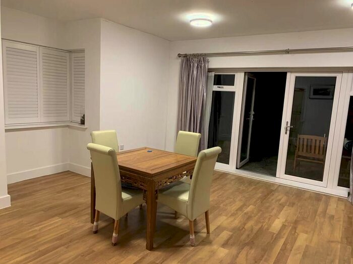 Terraced House To Rent In Marbaix Gardens, Isleworth, Greater London TW7