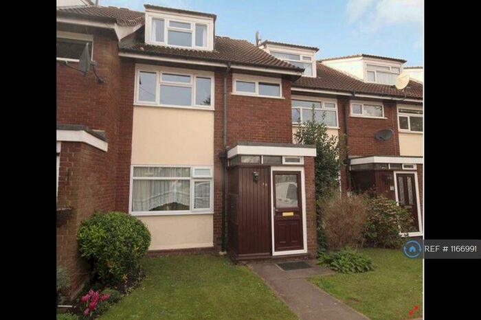 2 Bedroom Maisonette To Rent In Claire Court, Pinner, HA5