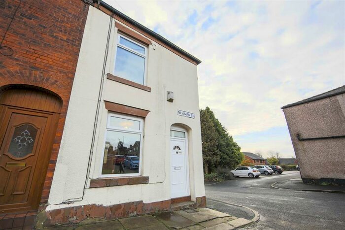 2 Bedroom End Of Terrace House To Rent In Newman Street, Smallbridge, OL16
