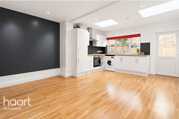 2 Bedroom Flat To Rent In Furley Road, London, SE15