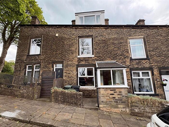3 Bedroom Terraced House For Sale In Wensley Bank, Thornton, Bradford, BD13