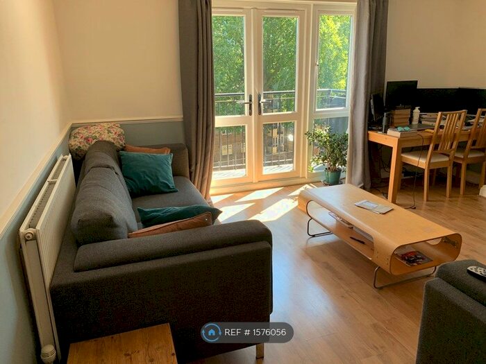 3 Bedroom Maisonette To Rent In Wenlock Court, London, N1