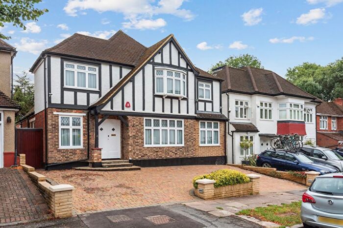 4 Bedroom Detached House For Sale In Jesmond Way, Stanmore, HA7
