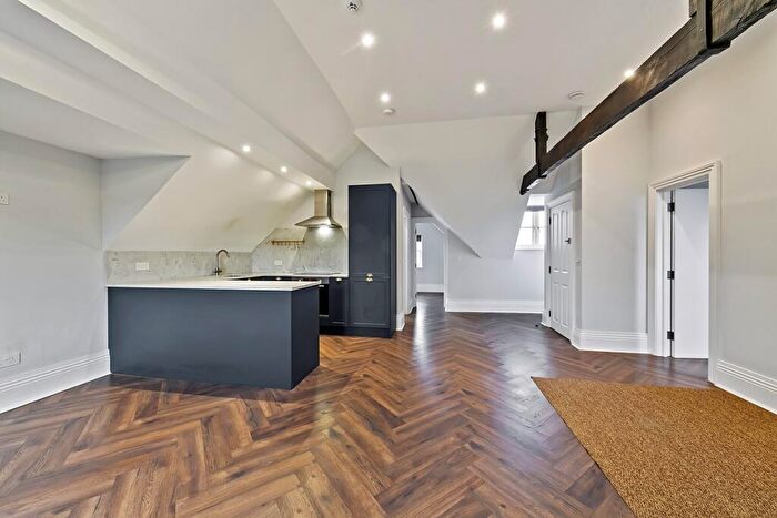 2 Bedroom Flat For Sale In Church Grove, Hampton Wick, KT1