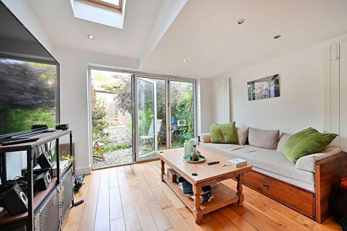 2 Bedroom Property To Rent In New Road, Brentford, TW8