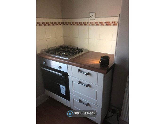 2 Bedroom Flat To Rent In Hull Road, Hull, HU13