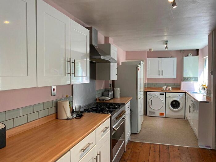 5 Bedroom House To Rent In Beaumont Road, Plymouth, PL4