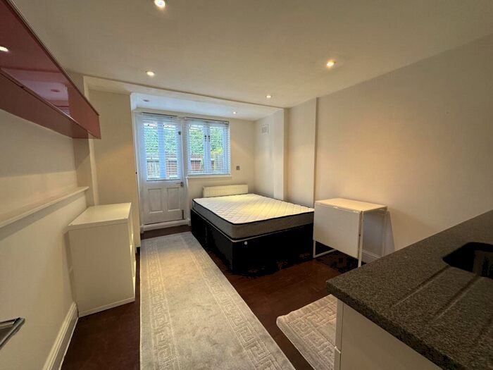 Flat To Rent In Wilberforce Road, Finsbury Park, N4