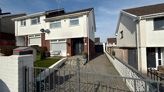 3 Bedroom Semi Detached House For Sale In Parc Glas, Cwmdare, CF44