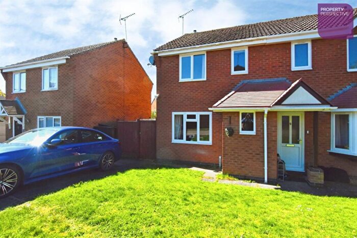 3 Bedroom Semi-Detached House For Sale In Swann Close, LE15