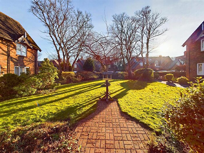 2 Bedroom Apartment For Sale In Village Court, Whitley Bay, NE26