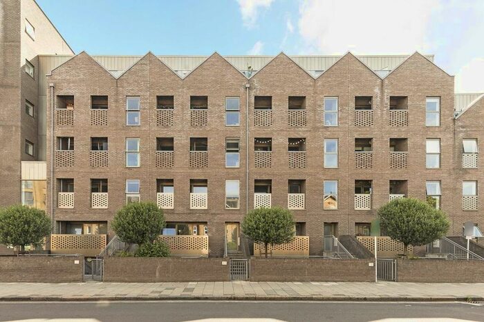 2 Bedroom Flat To Rent In Bedford Road, London, SW4