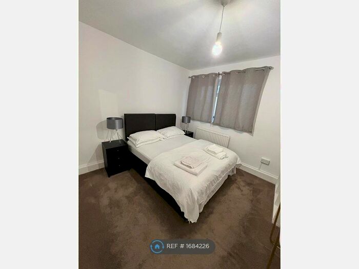 1 Bedroom Flat To Rent In Mitcham House, London, SE5