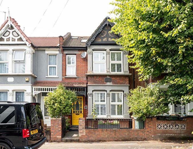 3 Bedroom House For Sale In Winchester Road, Chingford, E4