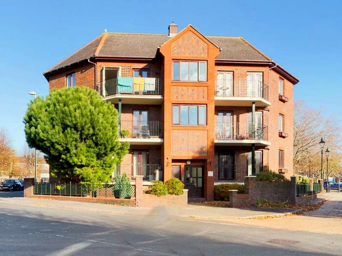 2 Bedroom Flat To Rent In Clarence Road, , Gosport, PO12