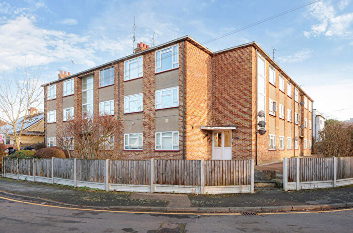 1 Bedroom Apartment For Sale In Marina Avenue, Rayleigh, Essex, SS6