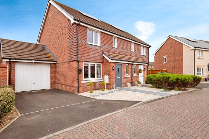 3 Bedroom Semi-Detached House For Sale In Orsted Drive, Portsmouth, PO6