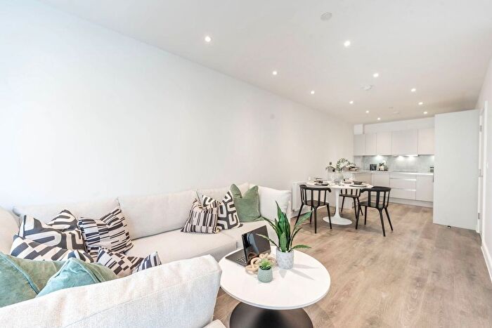 1 Bedroom Flat For Sale In South Oxhey Central, Watford, WD19