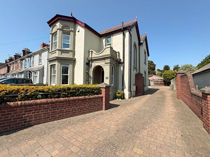 3 Bedroom Detached House For Sale In Leigh Road, Wimborne, BH21