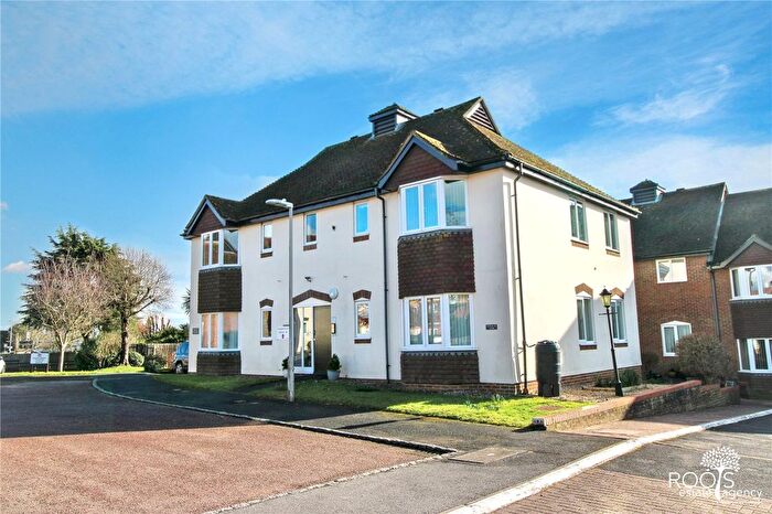 1 Bedroom Flat For Sale In Ferndale Court, Thatcham, Berkshire, RG19