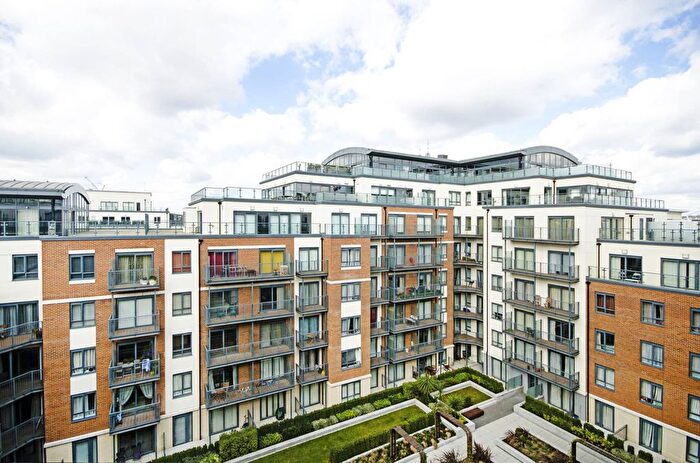 3 Bedroom Flat To Rent In Aerodrome Road, Colindale, London, NW9