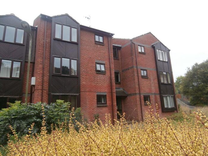 1 Bedroom Flat To Rent In Kinnerton Court, Exeter, EX4