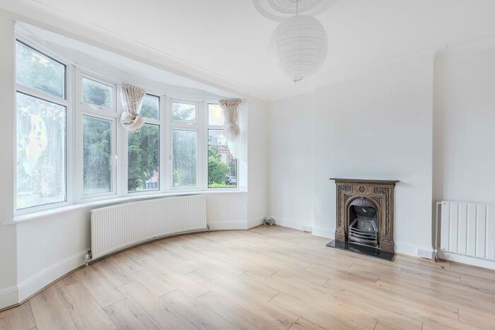 4 Bedroom Semi-Detached House To Rent In Nether Street, Finchley, N3