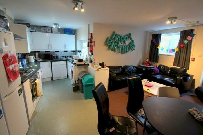 6 Bedroom Terraced House To Rent In Richmond Road Cardiff, CF24