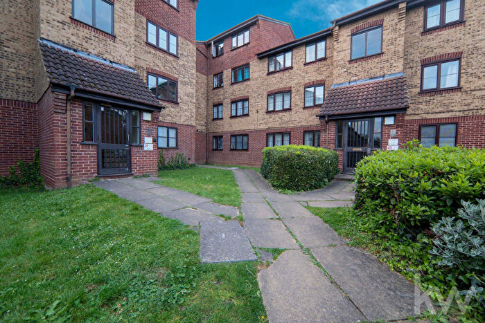 2 Bedroom Flat For Sale In Conway Gardens, Grays, RM17