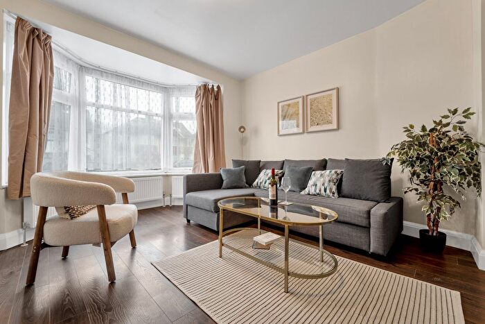 4 Bedroom Semi Detached House To Rent In Eskdale Avenue, Northolt, UB5