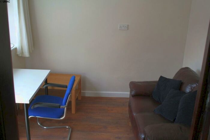 1 Bedroom Flat To Rent In Waveley Road, Coundon, Coventry, CV1