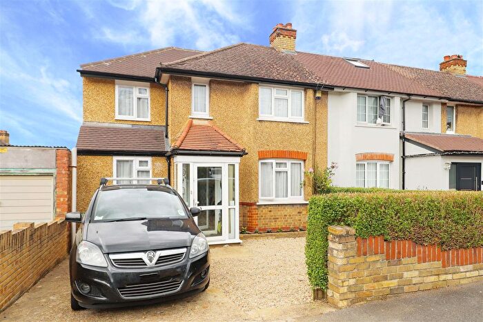 3 Bedroom End Of Terrace House For Sale In Oakdene Road, Hillingdon, UB10