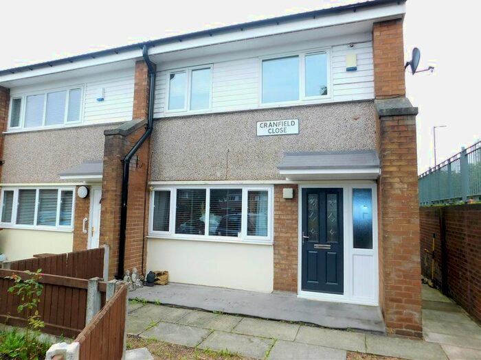 3 Bedroom Mews To Rent In Cranfield Close, Manchester, M40