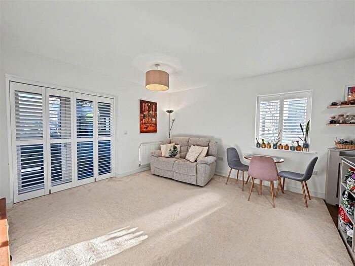 2 Bedroom Flat For Sale In Mulberry Way, Bath, BA2