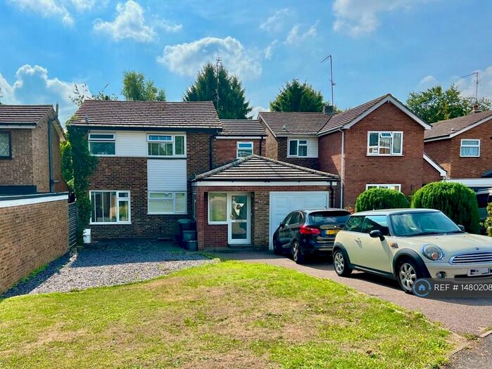 4 Bedroom Detached House To Rent In Eastmoor Park, Harpenden, AL5