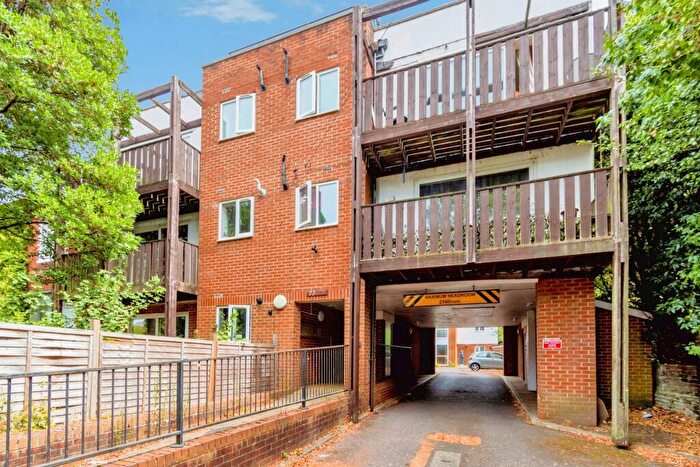 1 Bedroom Flat For Sale In Hill Lane, Southampton, SO15