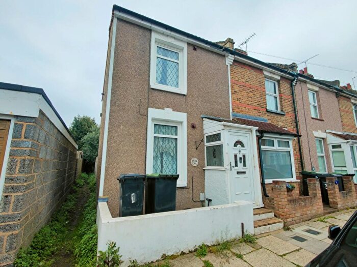 3 Bedroom End Of Terrace House To Rent In Alfred Road, Gravesend, Kent, DA11