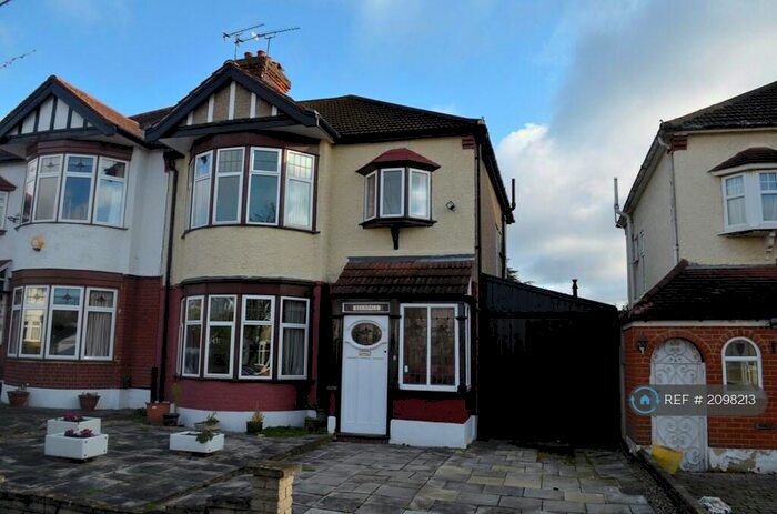 3 Bedroom Semi-Detached House To Rent In Wordsworth Avenue, London, E18