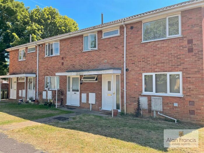 2 Bedroom Maisonette To Rent In Cromarty Court, Bletchley, Milton Keynes, MK3