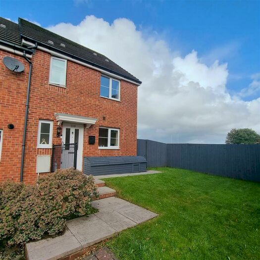 3 Bedroom End Of Terrace House To Rent In Wood Green, Bridgend., CF31